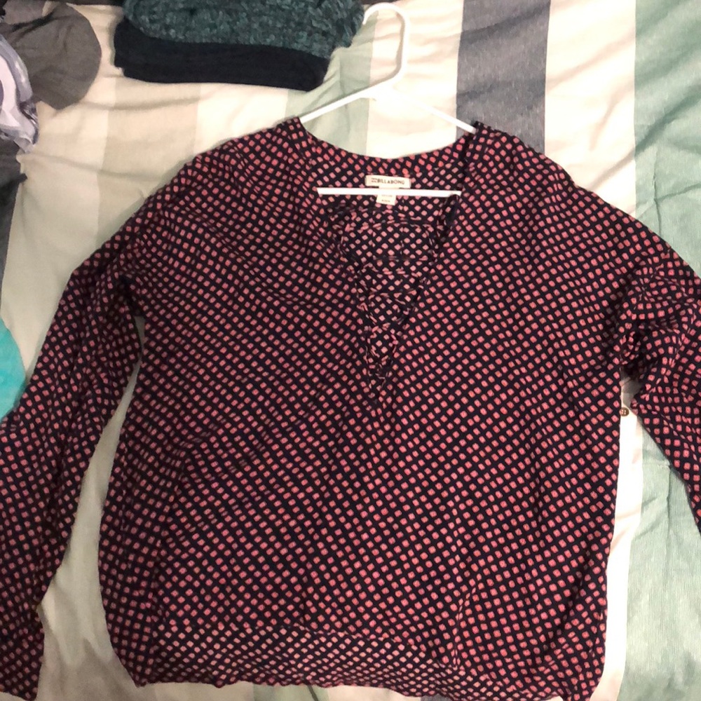 Billabong v neck top